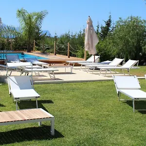 Isola Del Sole, Con Piscina Balestrate